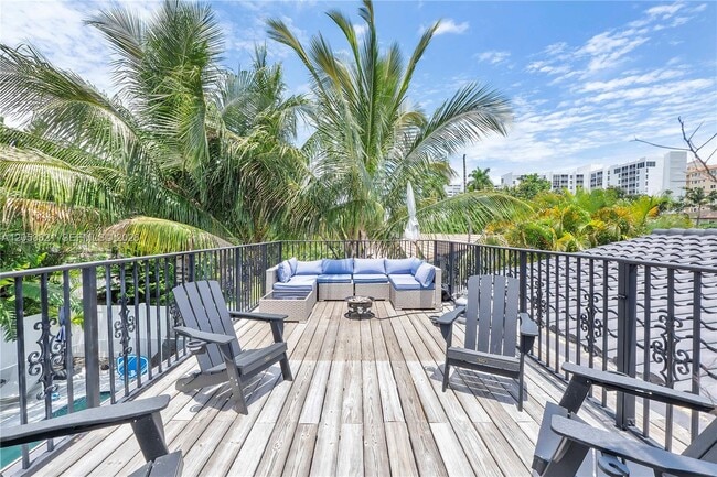Building Photo - 3261 Seaward Dr