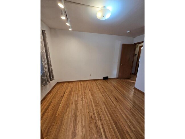 Building Photo - 3209 Welcome Ave N