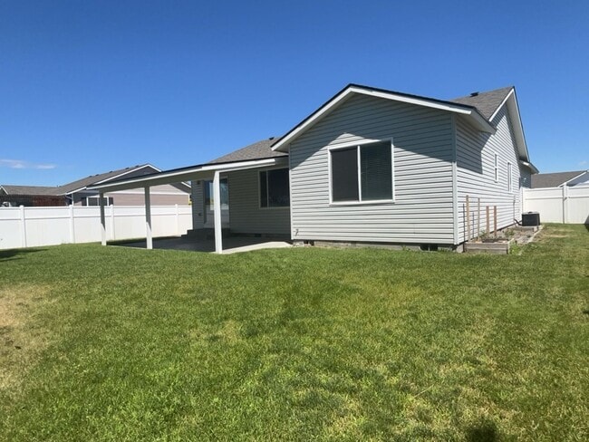 Building Photo - 1537 Foxglove Ave