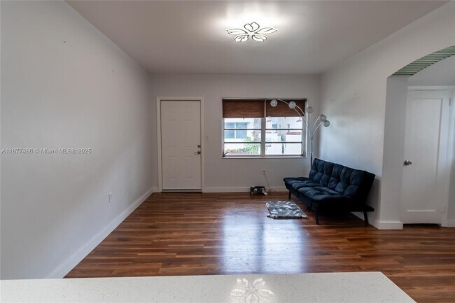 Building Photo - 1205 Marseille Dr
