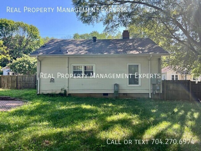 Building Photo - 319 Doster Ave