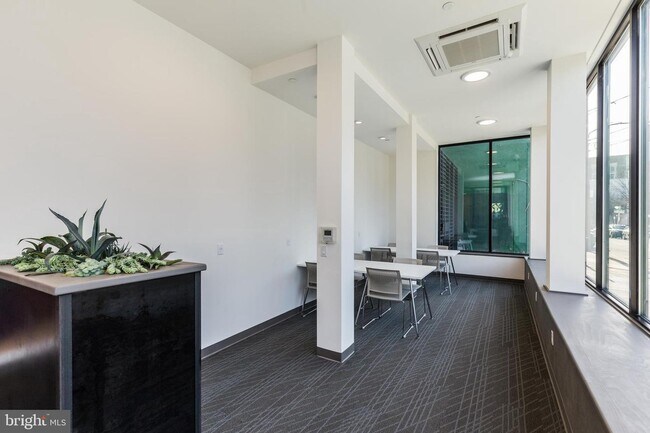 Building Photo - 2559 Amber St