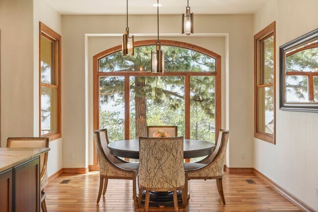 Building Photo - Stunning Broadmoor Estate with Mountain & City Views