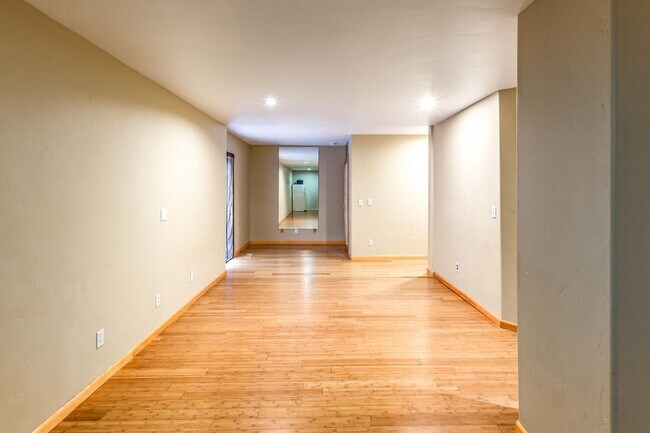 Building Photo - 115 Crestview Terrace