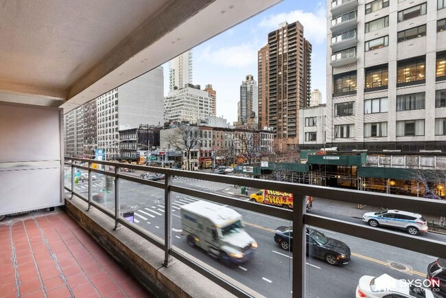 Interior Photo - 300 East 57th Street