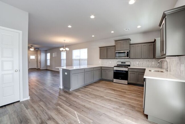 Building Photo - Brand New Luxury 4/2.5 Townhome! Move in S...