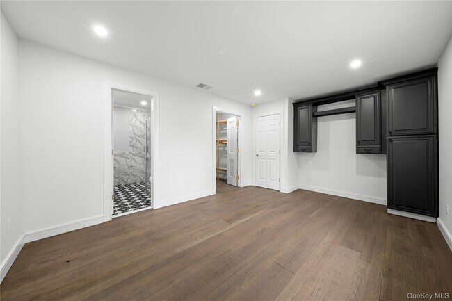 Building Photo - 257 Southlawn Ave
