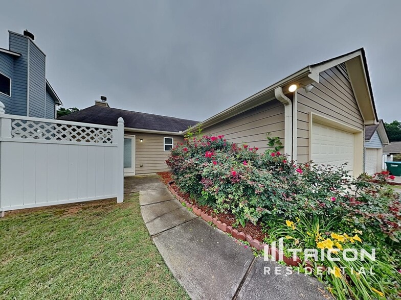 Building Photo - 110 Summerbrook Rd