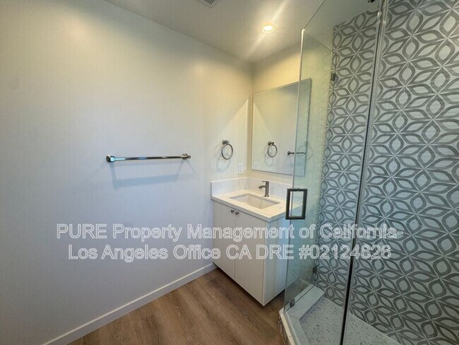 Building Photo - 1536 1/2 W 205th St