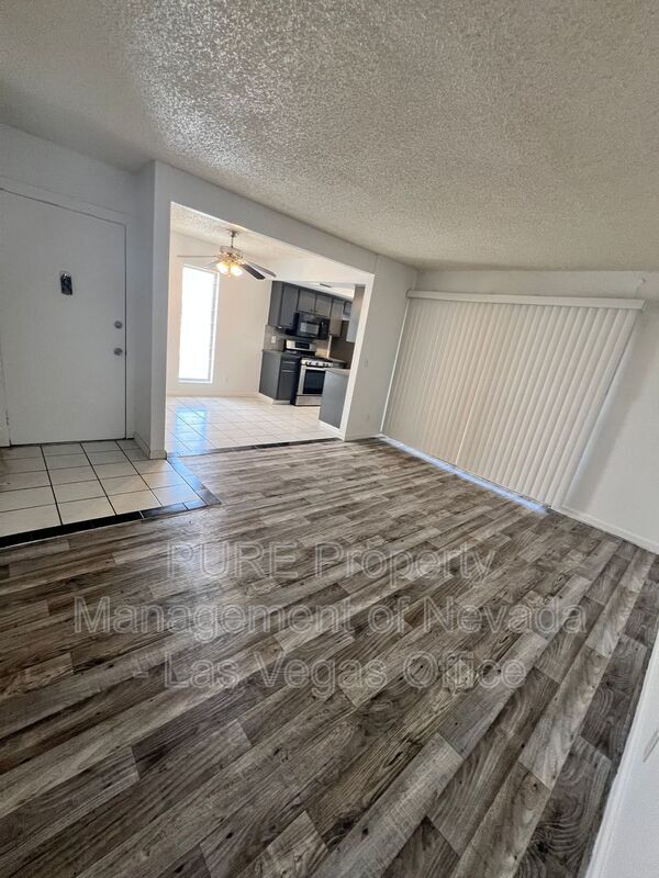Building Photo - 1405 E Vegas Valley Dr