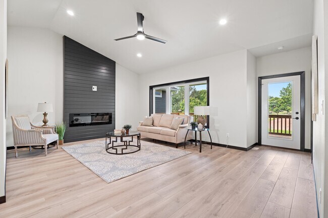 Building Photo - 1107 S Foss Ave