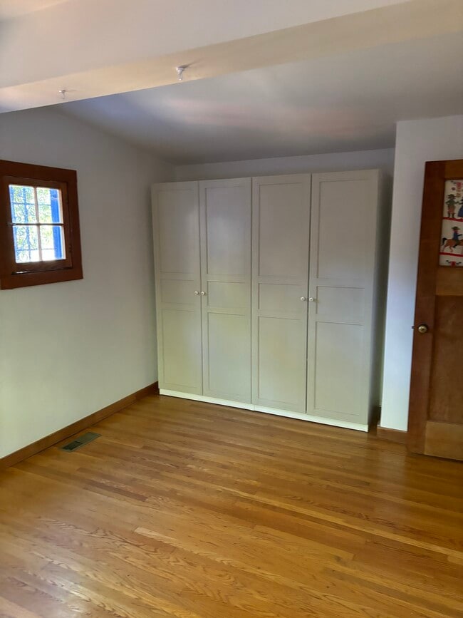 Building Photo - 6448 Benvenue Ave