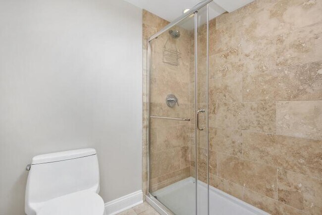 Building Photo - 5 bedroom in Chicago IL 60614