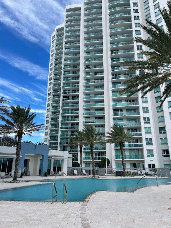 Building Photo - 241 Riverside Dr