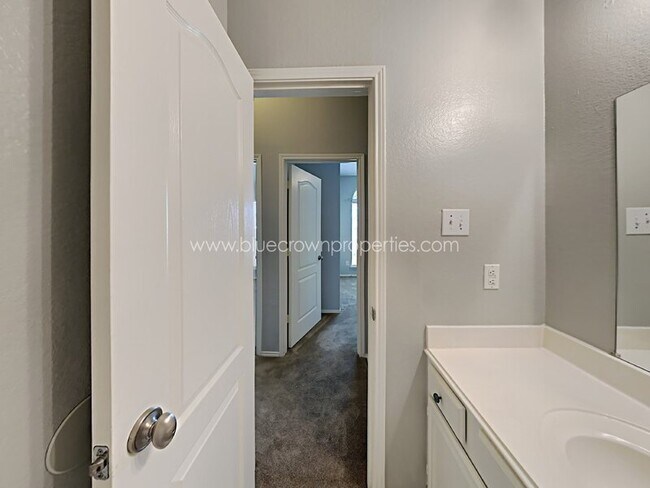Building Photo - 8401 Greenfield Dr