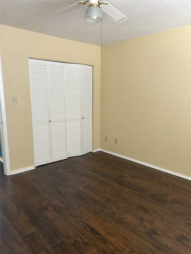 Building Photo - 4444 N Victory Dr