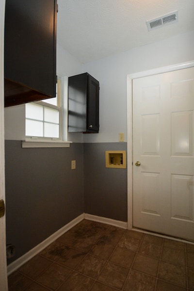 Laundry Room - 582 Redfox Ct N