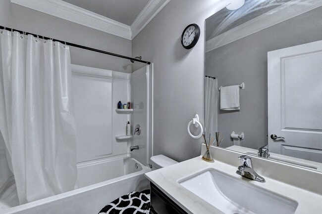 Building Photo - 1958 Lakeview Bend Way