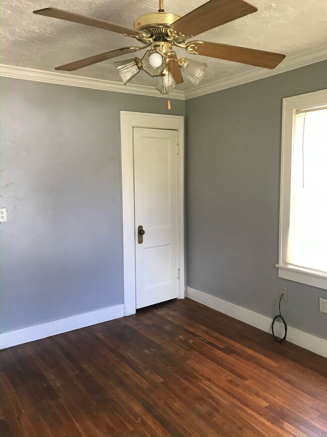 Building Photo - Amarillo Duplex - Tyler Bungalows