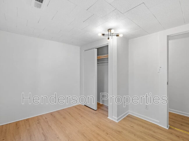 Building Photo - 532 E Iredell Ave