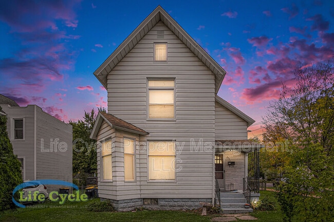 Building Photo - 1004 Chatham St NW