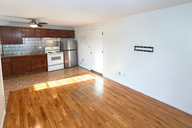 Building Photo - 174 Drew Rd