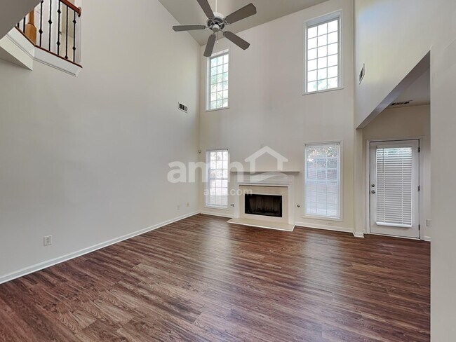 Building Photo - 383 Vine Mountain Way