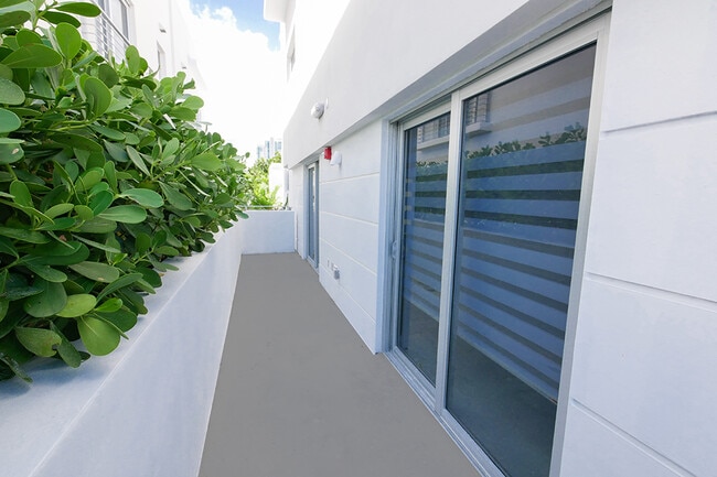 Building Photo - Jefferson Palms - Miami beach