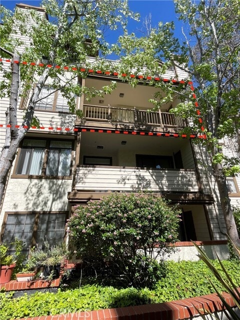 Building Photo - 2563 Plaza del Amo
