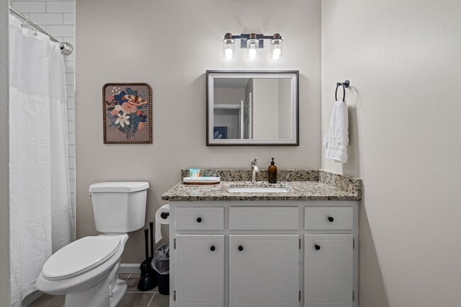 Building Photo - 13 Huntcliff Dr