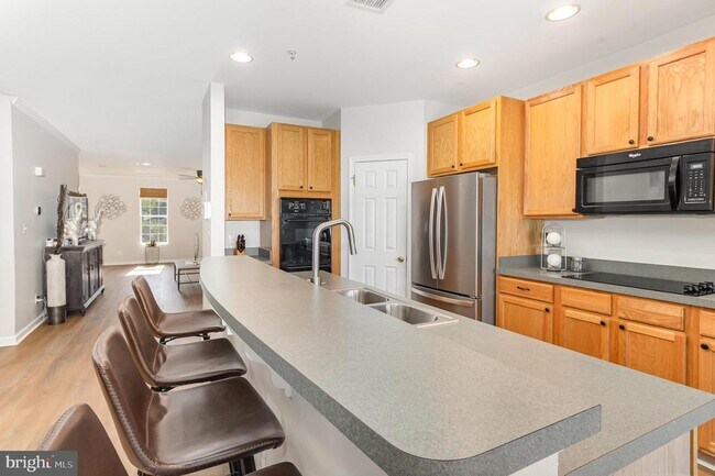 Building Photo - 1650 Mohegan Dr