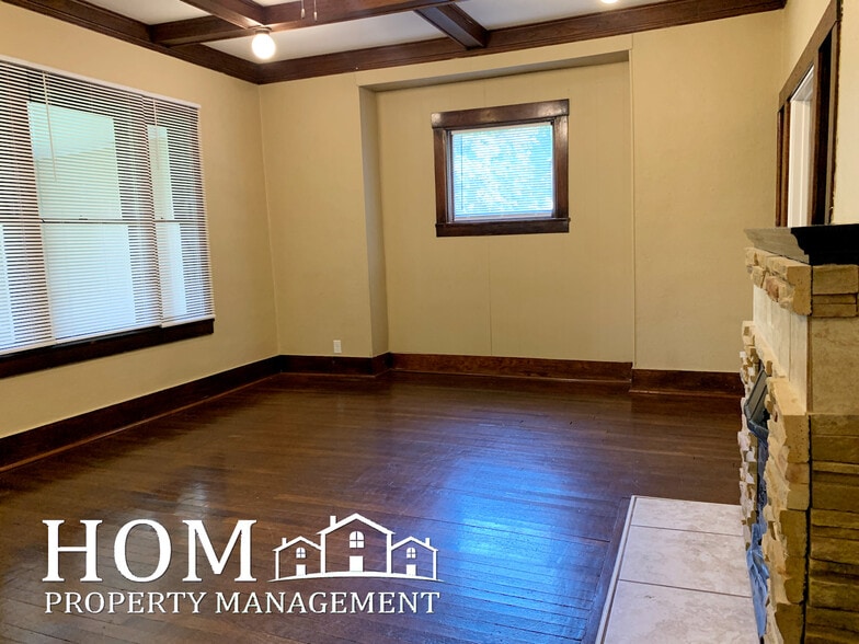 Building Photo - 725 N 6th St