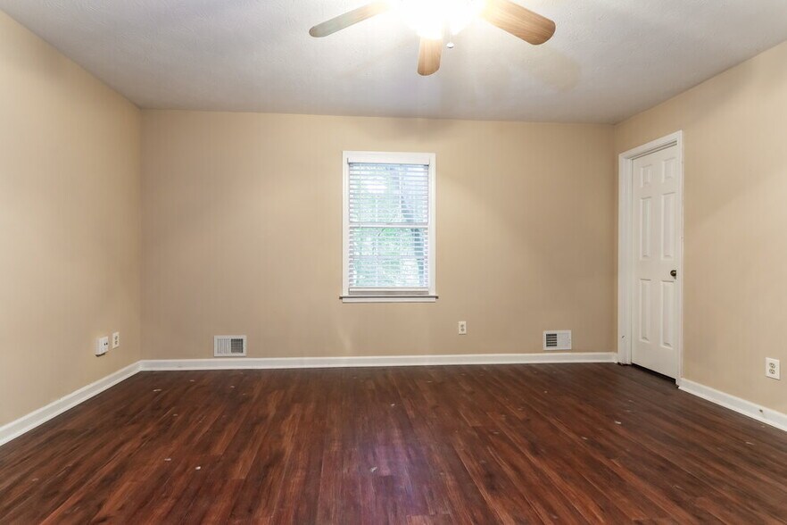 Building Photo - 1560 Cherry Hill Ct SW