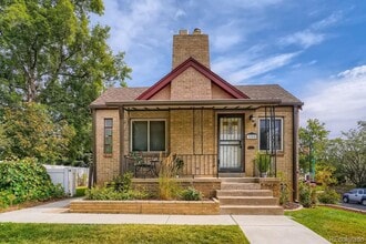 Building Photo - West Highlands - Amazing 32nd Ave, 2 Bed, 1 Bath Unit in Duplex- Shared Yard/Common Space