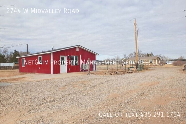 Building Photo - 2744 W Midvalley Rd