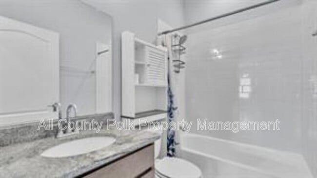 Building Photo - 1095 Woodland Oaks Dr