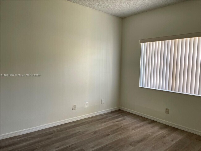 Building Photo - 661 Cypress Lake Blvd