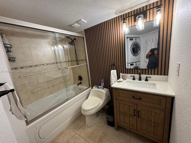 Building Photo - 3600 Mystic Pointe Dr