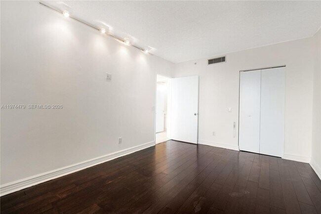 Building Photo - 21205 NE 37th Ave