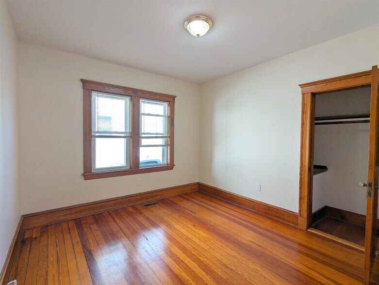 Building Photo - 110 W Quincy St