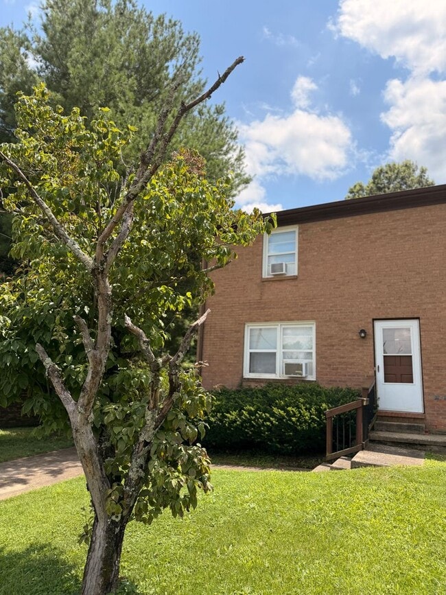 Building Photo - 314 Walters Ln