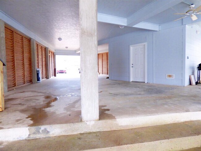 Building Photo - 1027 Short Reach Dr