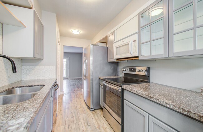 Building Photo - 9495 Fondren Rd