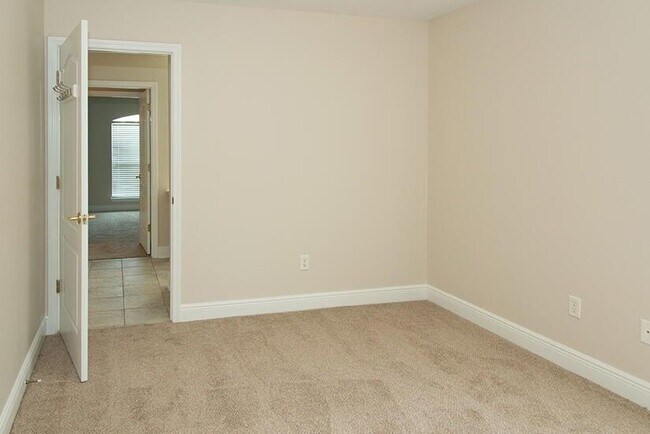 Building Photo - 274 Tecumseh Ln