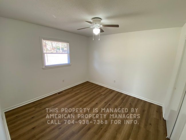 Building Photo - 3818 Vanderburg Dr