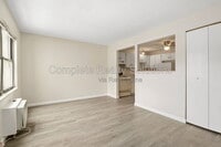Building Photo - 790 Country Aire Ct