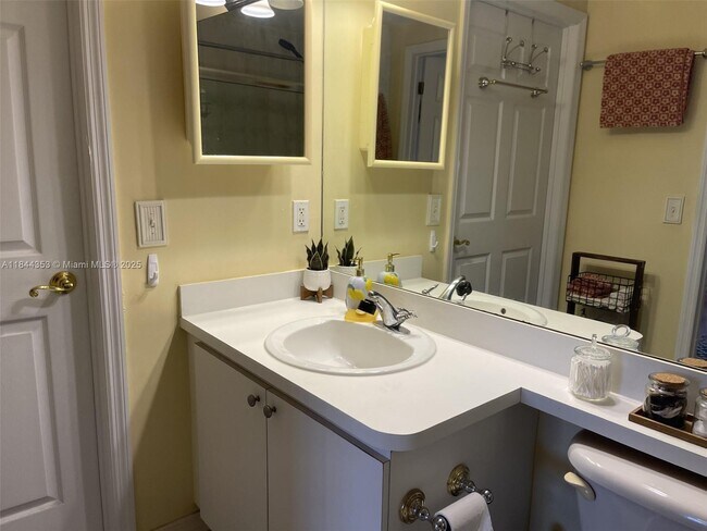 Building Photo - 3500 Coral Wy