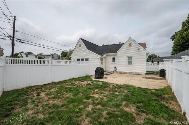 Building Photo - 23 Rosebud Ave