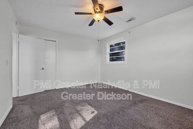 Building Photo - 385 Bonnavale Dr