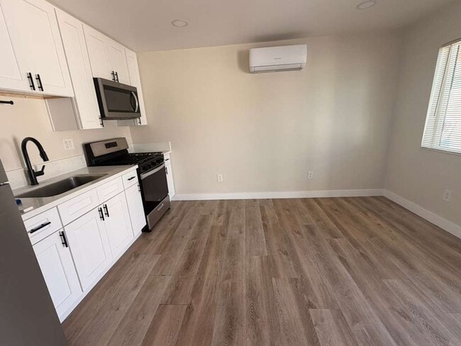 Building Photo - 1830-36 Newton Ave